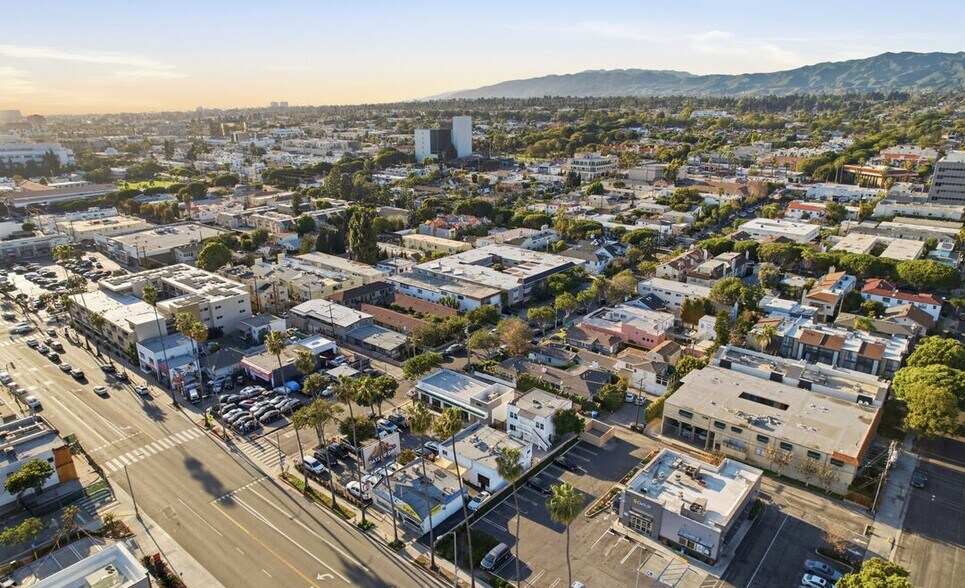 More Photos Of 2709 Santa Monica Blvd, Santa Monica Storefront Retail Residential For Sale