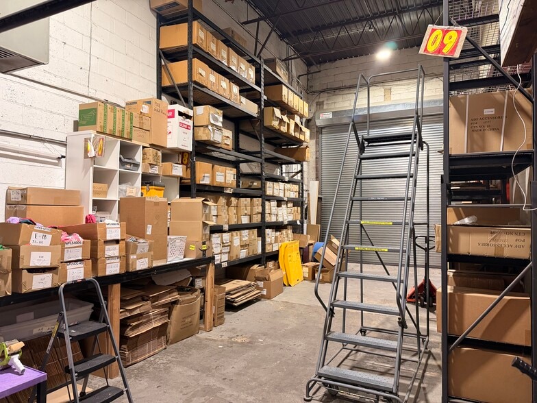 More Photos Of 3533-3539 Lawson Blvd, Oceanside Warehouse For Lease