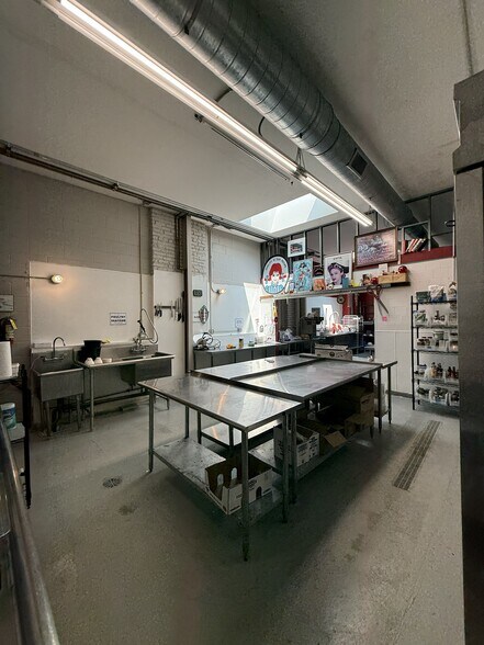 More Photos Of 3026-3030 W Carroll Ave, Chicago Warehouse For Lease