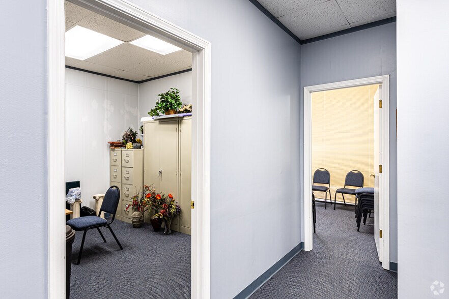 More Photos Of 816-818 NW Park Ln, Lee's Summit Office For Lease