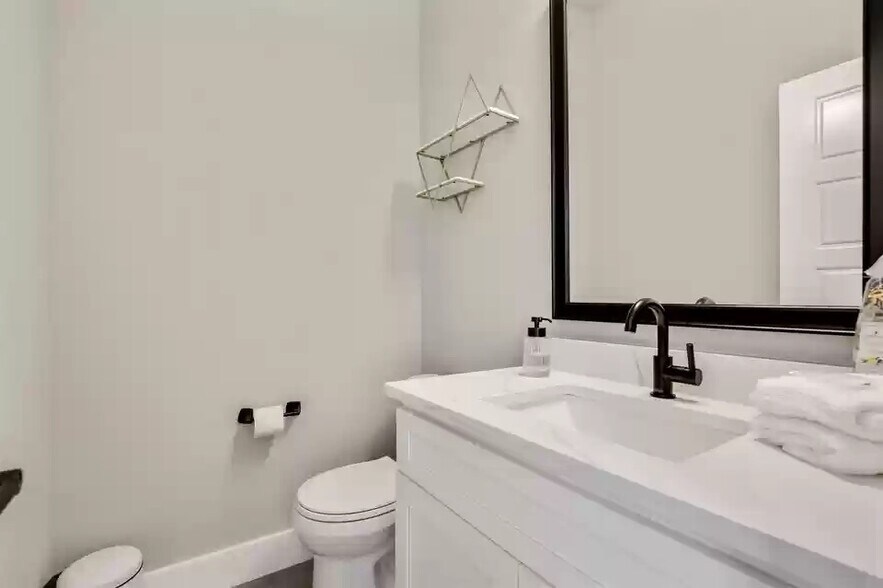 More Photos Of 4911 Alton Ave, Dallas Multifamily For Sale