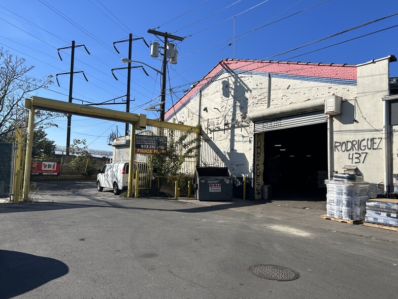 Primary Photo Of 437-441 Adams St, Newark Warehouse For Lease