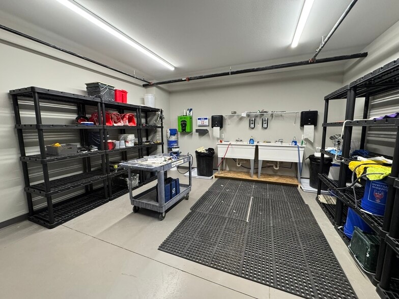 More Photos Of 645 Sandpiper Trl, Cottage Grove Warehouse For Sale