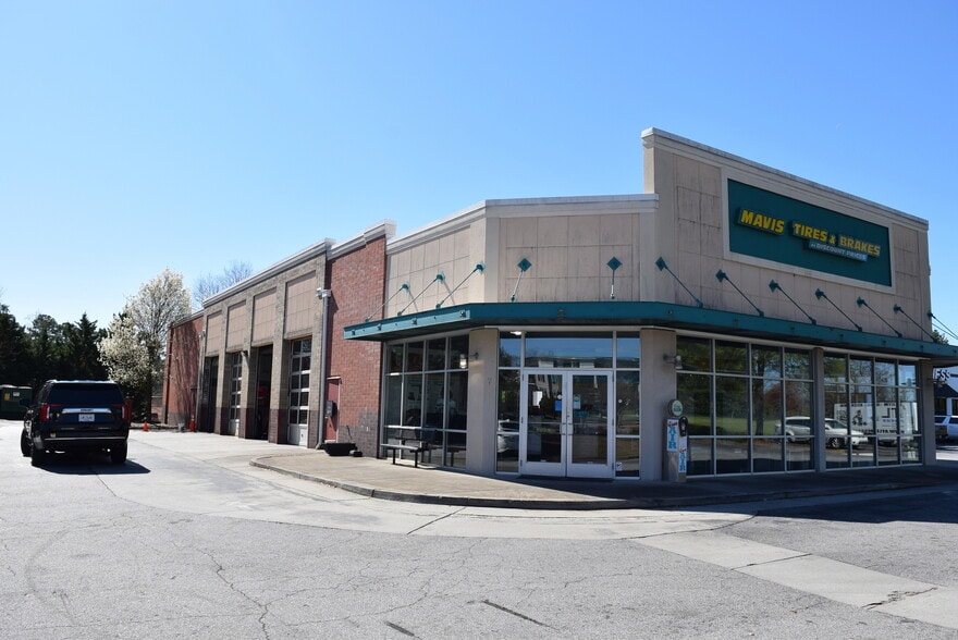 More Photos Of 5740 Peachtree Industrial Blvd, Norcross General Retail For Sale