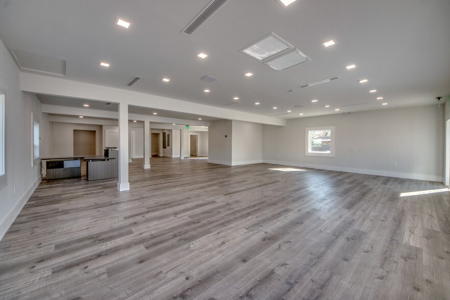 More Photos Of 3015 Tamiami Trl E, Naples Storefront Retail Office For Sale