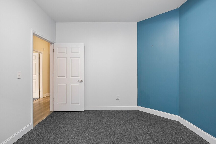 More Photos Of 200-204 River Park North Dr, Woodstock Medical For Sale