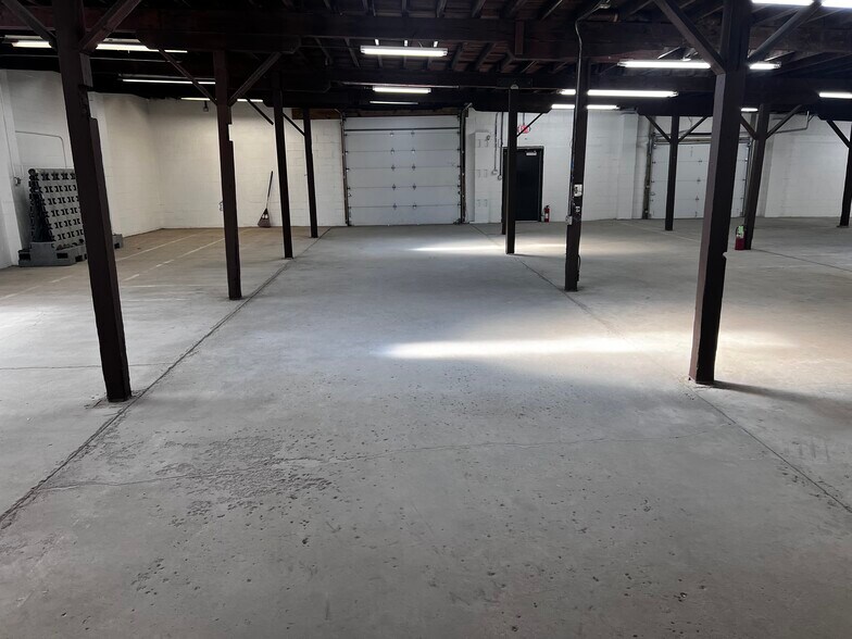 More Photos Of 603 E Washington St, Joliet Warehouse For Lease
