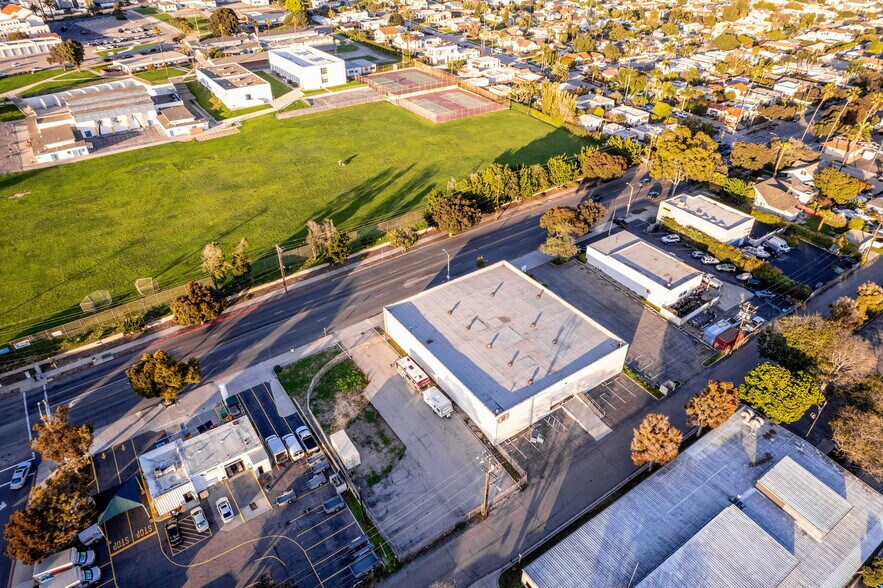 More Photos Of 1350 E Thompson Blvd, Ventura General Retail For Sale