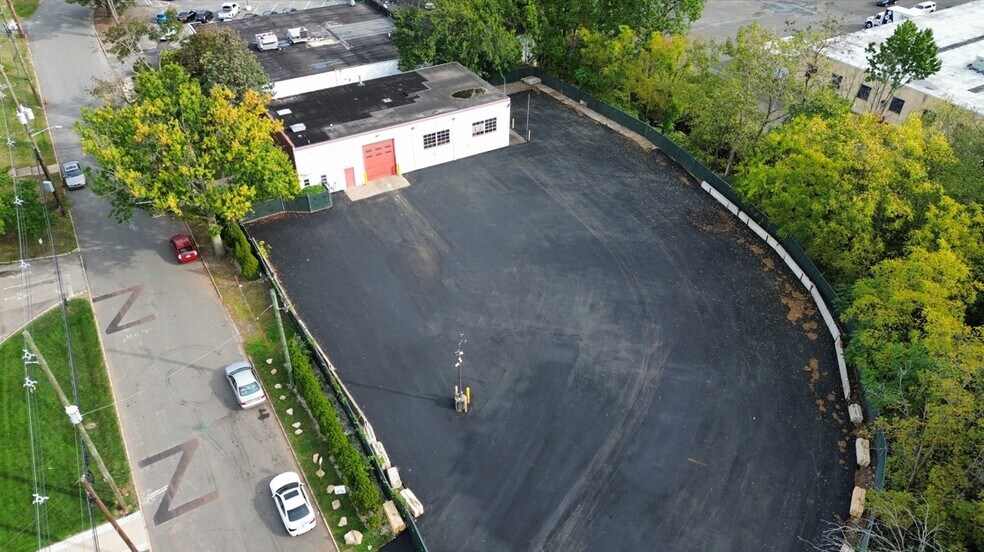 More Photos Of 200 Swenson Dr, Kenilworth Warehouse For Lease