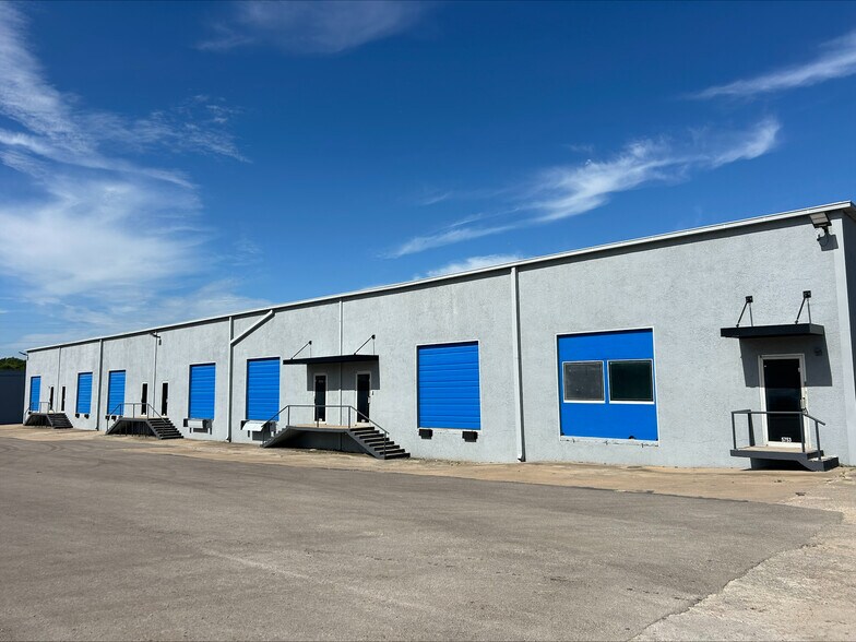 More Photos Of 5721 E Rosedale St, Fort Worth Unknown For Lease