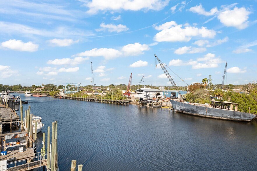 More Photos Of 810 Dodecanese Blvd, Tarpon Springs Marina For Sale