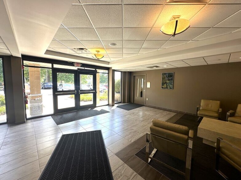 More Photos Of 6601 Centerville Business Pky, Centerville Medical For Lease