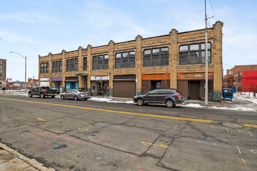More Photos Of 98 Suffolk St, Holyoke Storefront Retail Office For Lease