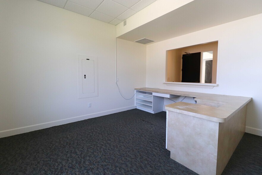 More Photos Of 1005 S 76th Ave, Omaha Medical For Lease