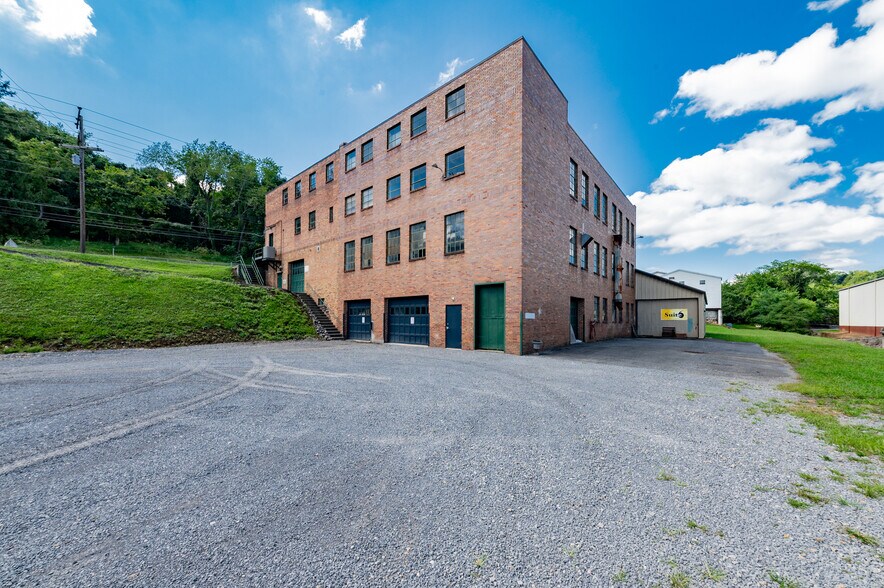 More Photos Of 1114 Speedway Ave, Fairmont Warehouse For Lease