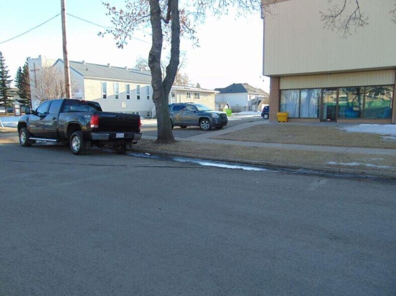 More Photos Of 9804 104th St, Fort Saskatchewan Office Residential For Sale