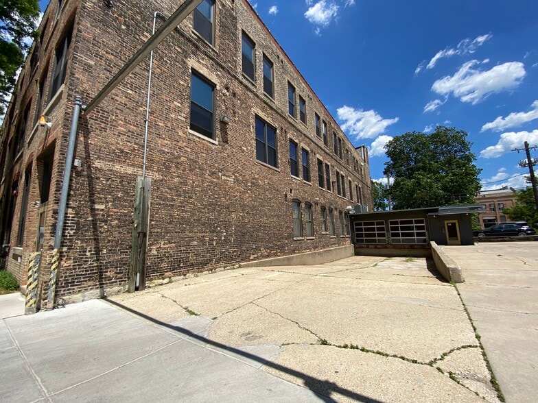 More Photos Of 333 N Oakley Blvd, Chicago Light Distribution For Lease