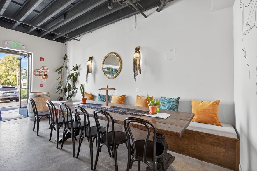 More Photos Of 4517 Market St, Ventura Light Distribution For Sale