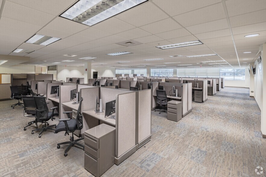 More Photos Of 4300 Fashion Square Blvd, Saginaw Office For Lease