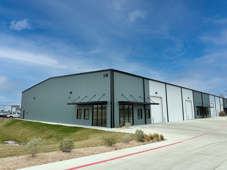 More Photos Of 216 Benelli, Round Rock Warehouse For Lease