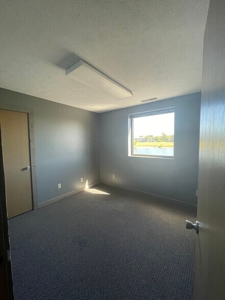 More Photos Of 3028-3042 State St, Columbus Showroom For Lease