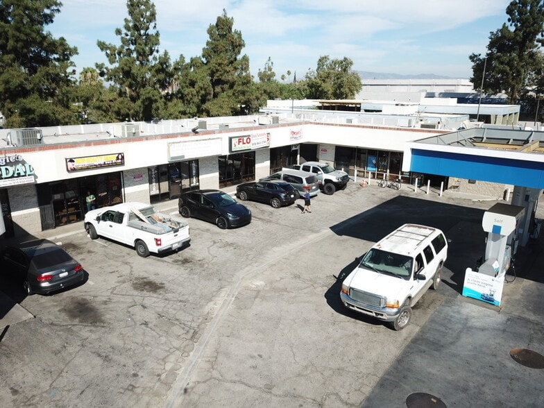 More Photos Of 11203 Glenoaks Blvd, Pacoima Freestanding For Lease