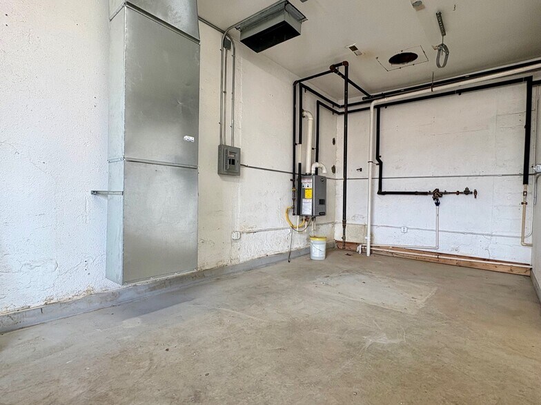 More Photos Of 255-257 Short Coxe Ave, Asheville Storefront Retail Office For Lease