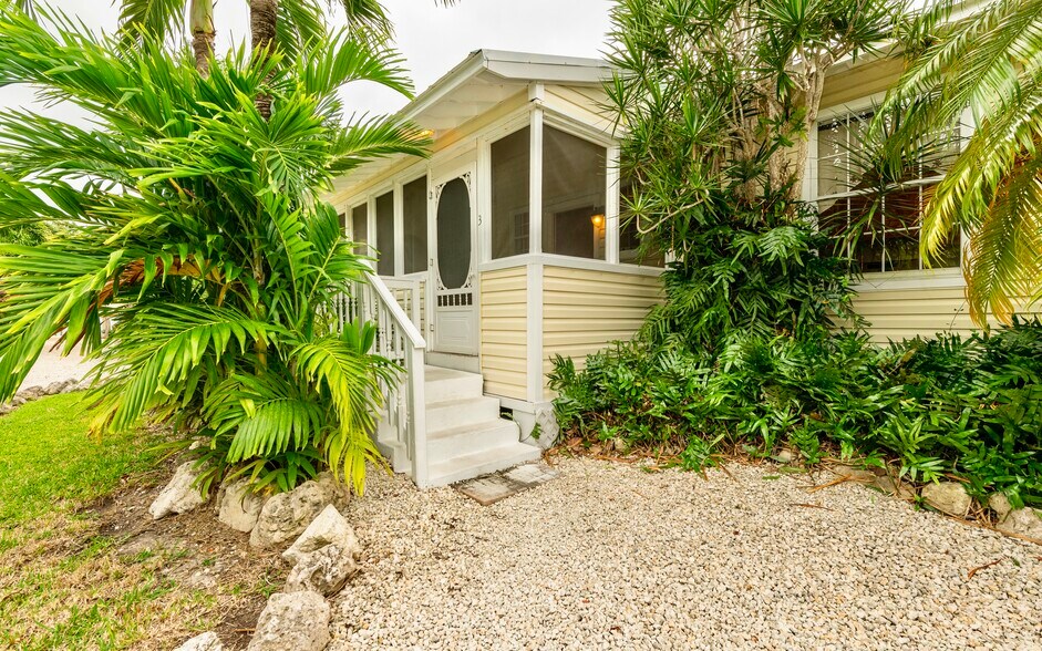 More Photos Of 21544 Overseas Hwy, Cudjoe Key Hotel For Sale