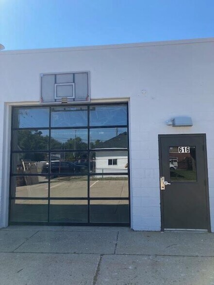 More Photos Of 616 N Main St, Royal Oak Office For Lease