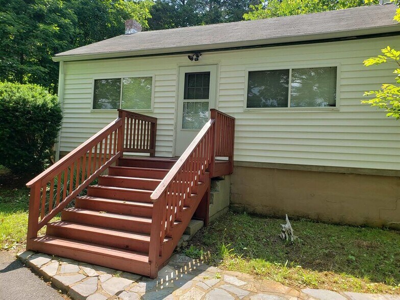 More Photos Of 2487 US Highway 211 W, Luray Storefront For Sale