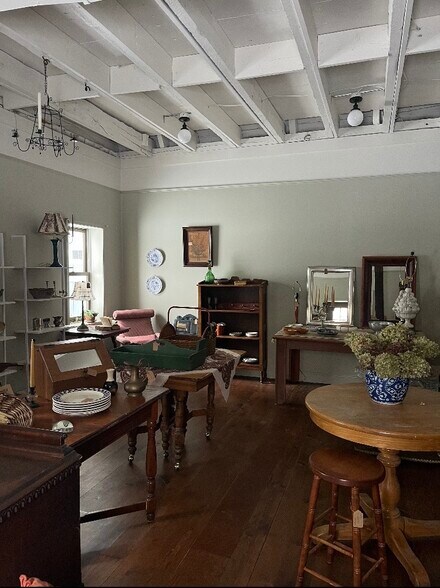 More Photos Of 28 W Bridge St, Saugerties Office For Lease