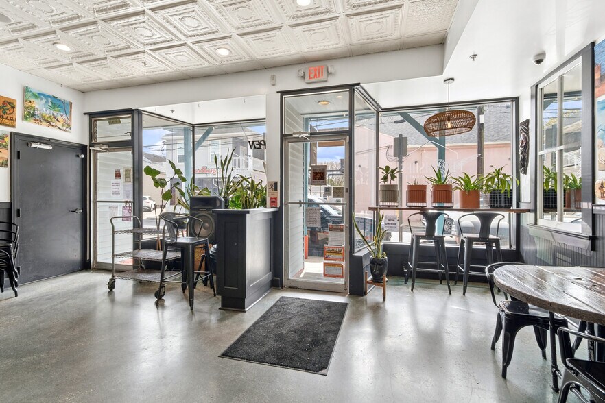 More Photos Of 8227-8229 Oak St, New Orleans Restaurant For Sale