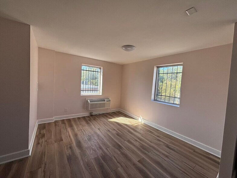 More Photos Of 2017 Beatties Ford Rd, Charlotte Storefront Retail Office For Lease