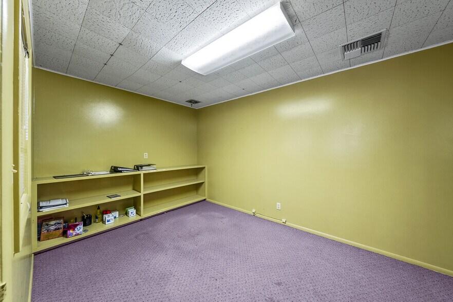 More Photos Of 655 W Umpqua St, Roseburg Radio TVTransmission Facilities For Sale