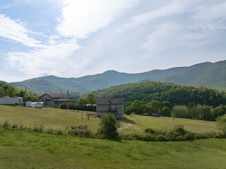 More Photos Of 94 Providence Pl, Waynesville Storefront Retail Office For Sale