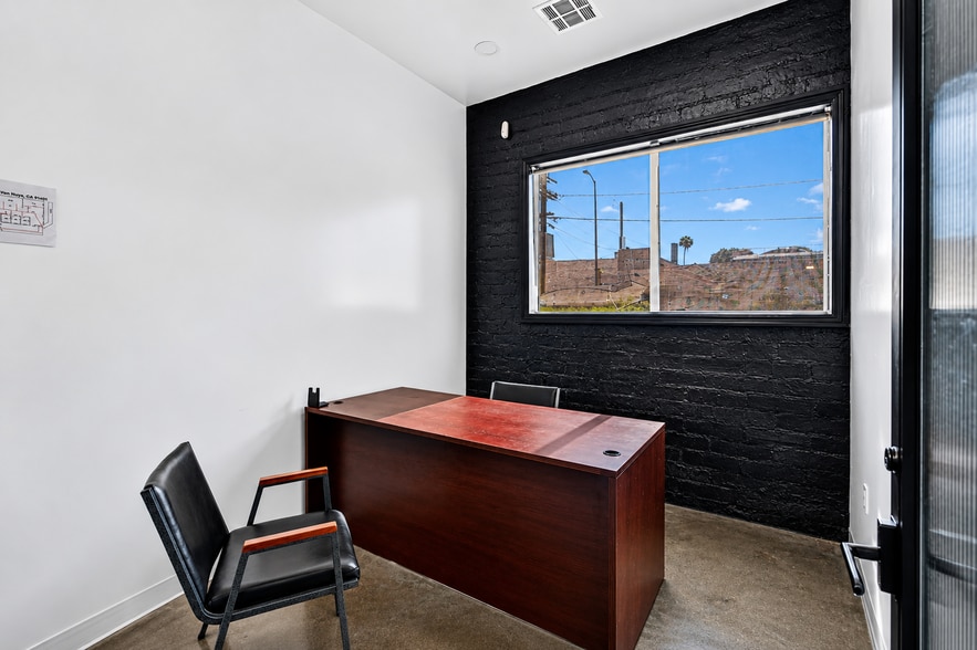 More Photos Of 6023 Hazeltine Ave, Van Nuys Warehouse For Sale