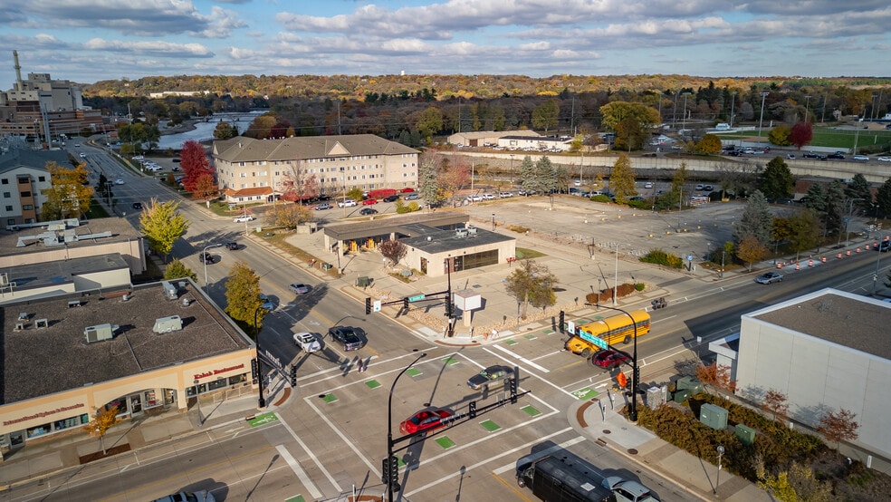 More Photos Of 209 E Center St, Rochester Bank For Lease