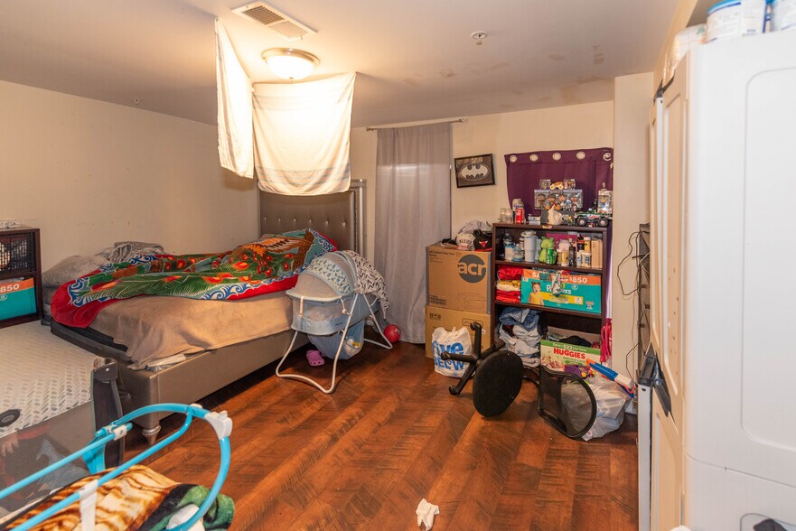 More Photos Of 316 S Broadway, Baltimore Storefront Retail Residential For Sale