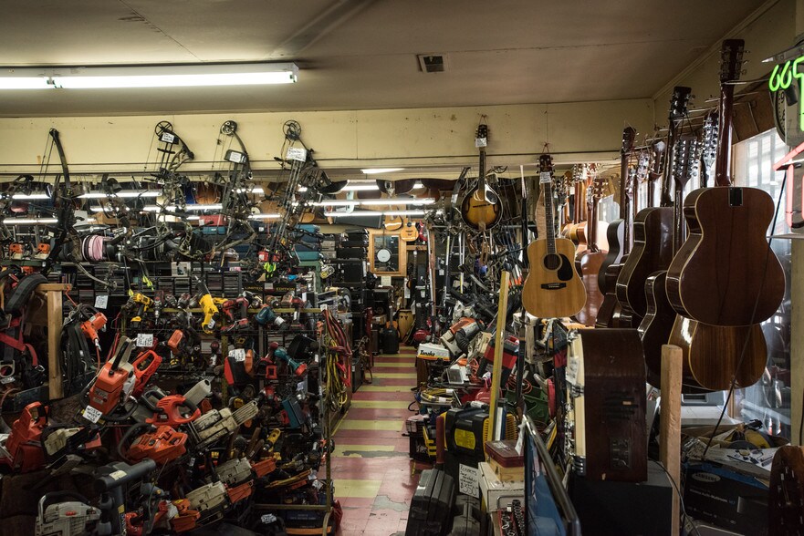 More Photos Of 13014 Pacific Ave S, Tacoma General Retail For Lease