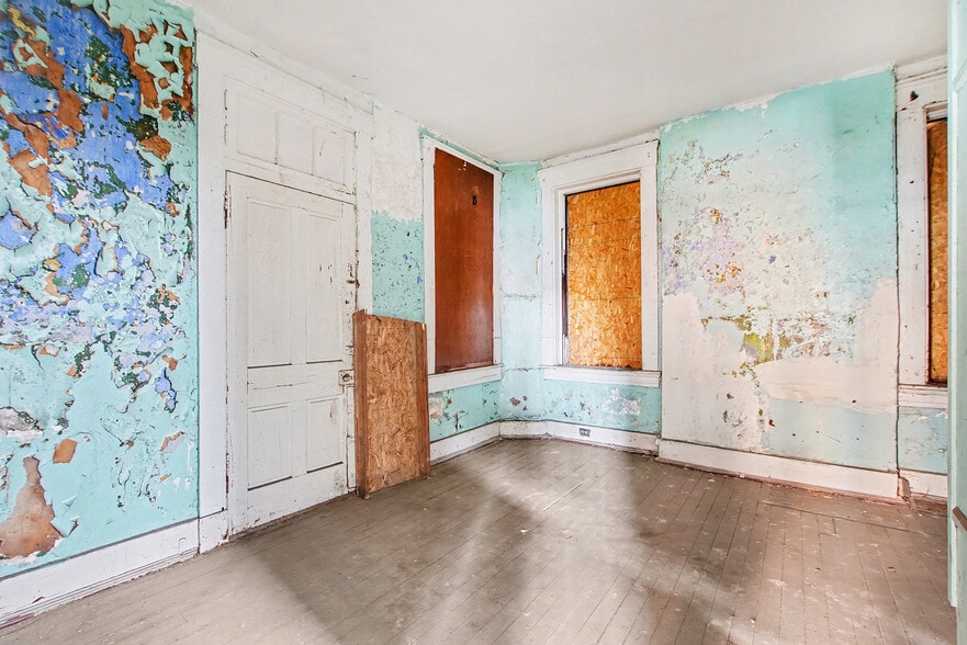 More Photos Of 2024 Mohawk Pl, Cincinnati Storefront Retail Residential For Sale