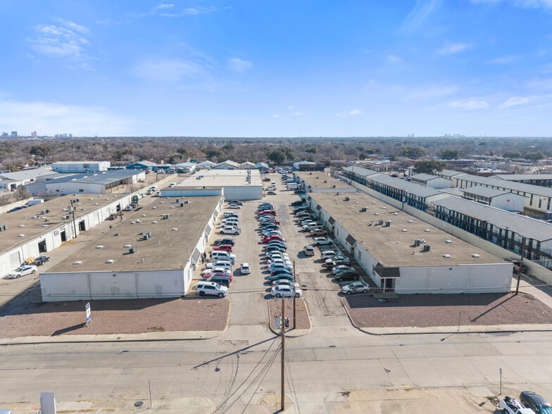 More Photos Of 11005 Indian Trl, Dallas Unknown For Lease