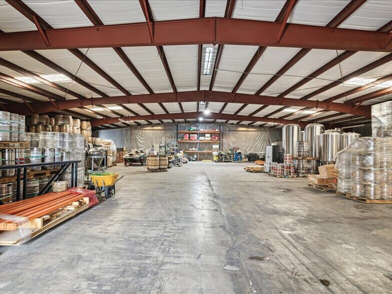 More Photos Of 12925 N 49th St, Clearwater Warehouse For Lease