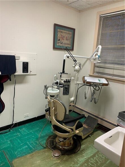 More Photos Of 338 Beach 54th St, Far Rockaway Medical For Sale