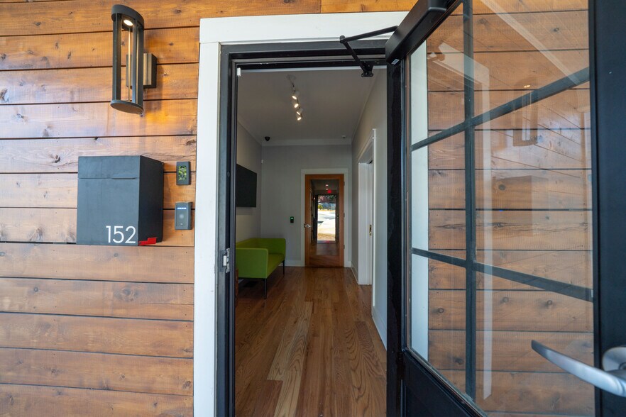 More Photos Of 152 N Tucker St, Memphis Loft Creative Space For Sale