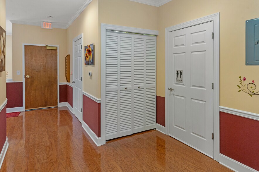 More Photos Of 815 John Harper Rd, Shepherdsville Office For Sale