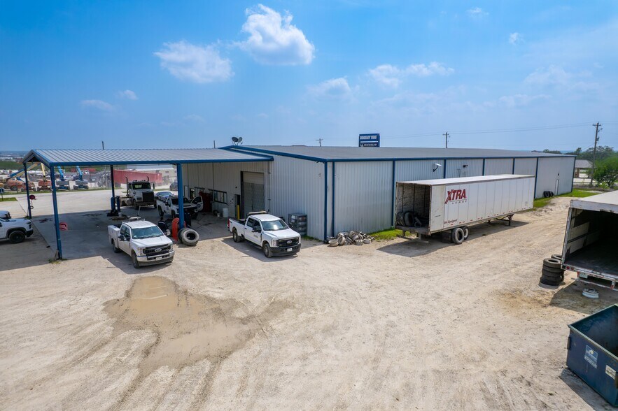 More Photos Of 209 Park Place Blvd, Kenedy Auto Repair For Sale