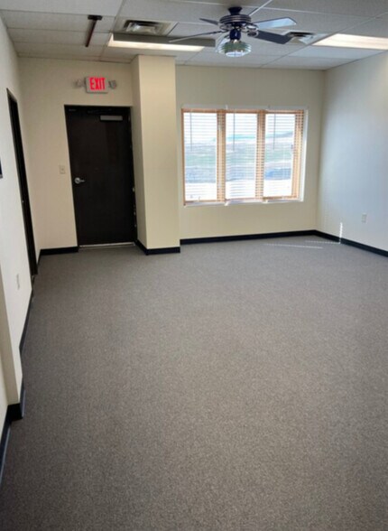 More Photos Of 7191 Arapahoe Rd, Boulder Warehouse For Lease