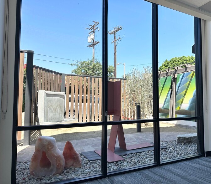 More Photos Of 1241-1245 San Fernando Rd, San Fernando Storefront Retail Office For Lease