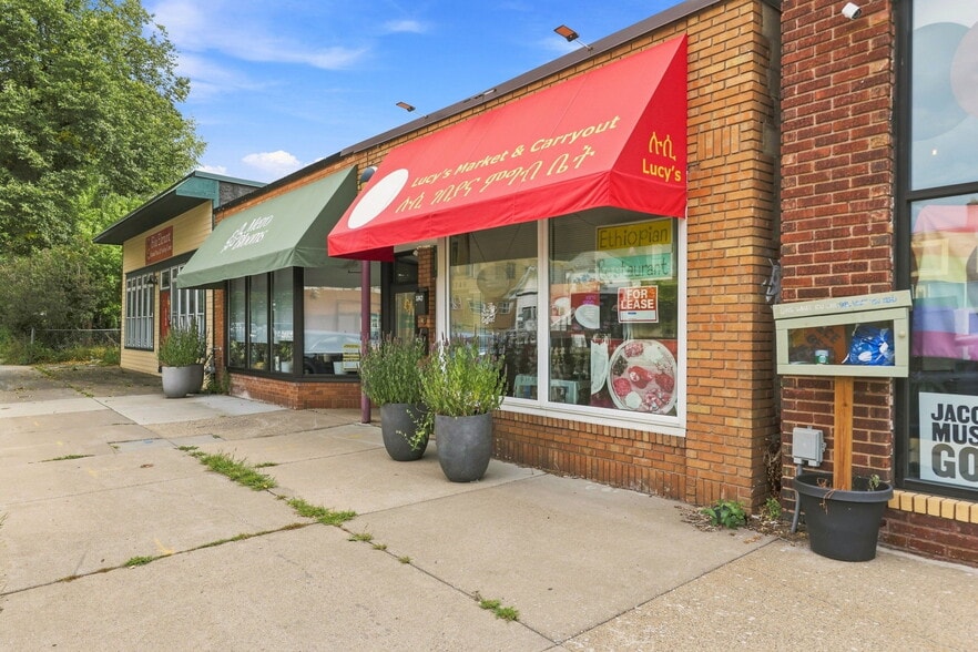 More Photos Of 3749 Cedar Ave S, Minneapolis Restaurant For Lease