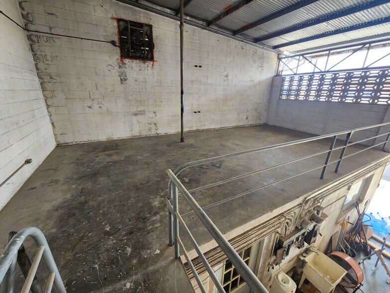 More Photos Of 1806 Homerule St, Honolulu Manufacturing For Lease